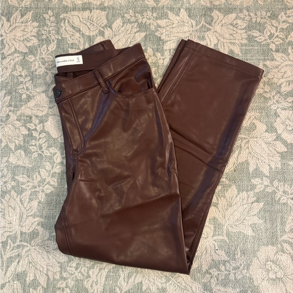 Abercrombie & Fitch - Criss-Cross Waistband Vegan Leather 90s Straight Pant - Picture 12 of 13